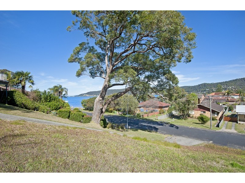 8A Noonan Point Avenue, Point Clare NSW 2250