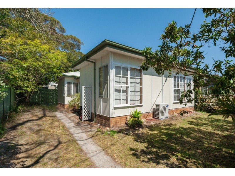 8 Terry Avenue, Woy Woy NSW 2256