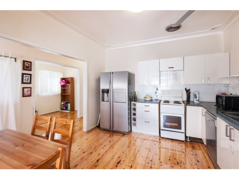 8 Terry Avenue, Woy Woy NSW 2256