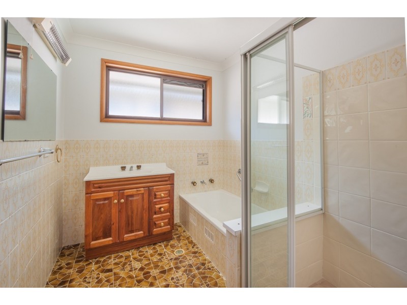 25 Mermaid Drive, Bateau Bay NSW 2261