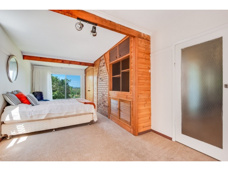 15 Valley View Road, Bateau Bay NSW 2261