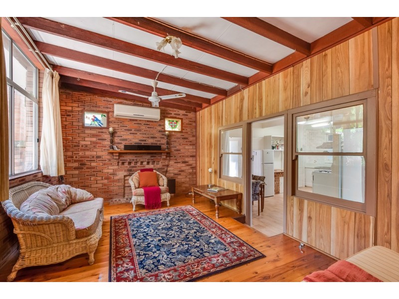 15 Valley View Road, Bateau Bay NSW 2261