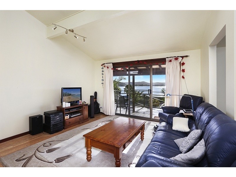 10 Daley Avenue, Daleys Point NSW 2257