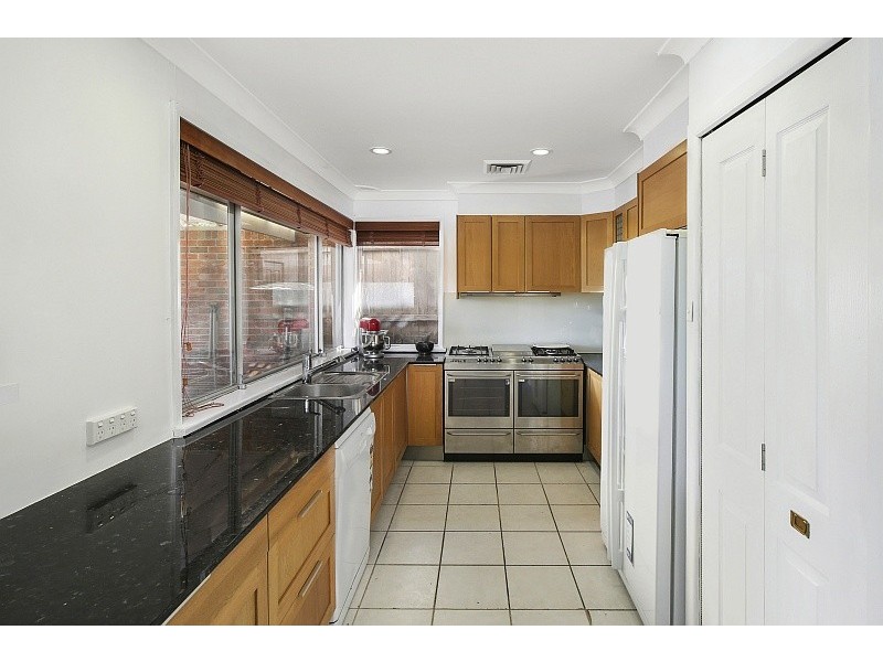 7 Noonan Point Avenue, Point Clare NSW 2250