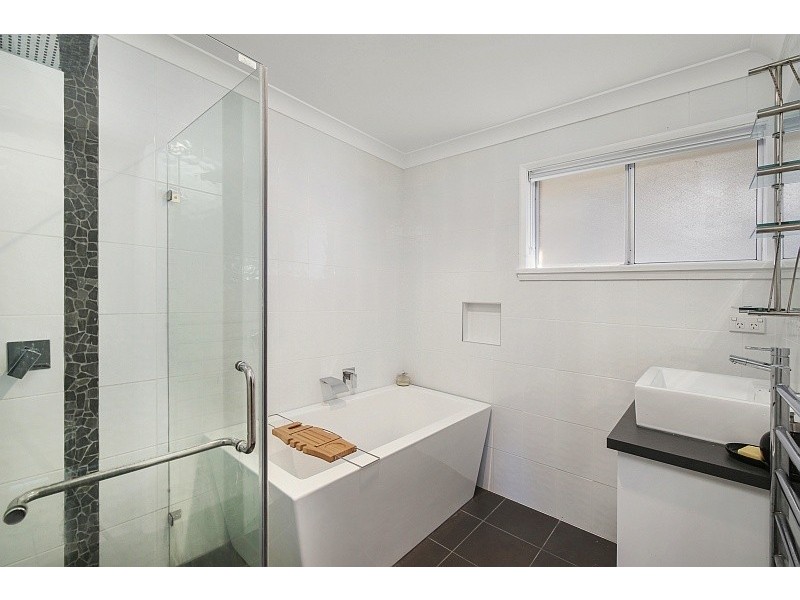 7 Noonan Point Avenue, Point Clare NSW 2250