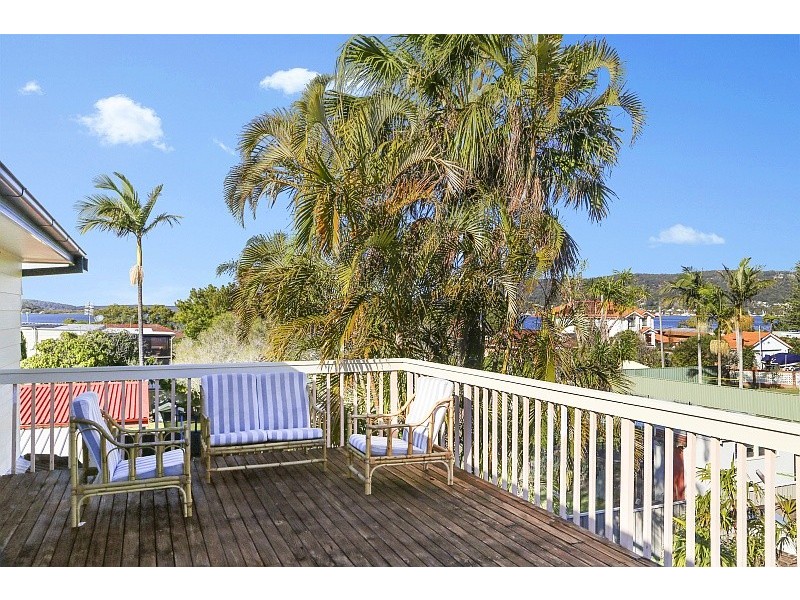 7 Noonan Point Avenue, Point Clare NSW 2250