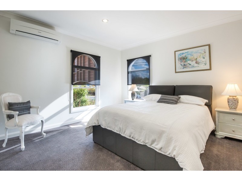 167 Albany Street, Point Frederick NSW 2250
