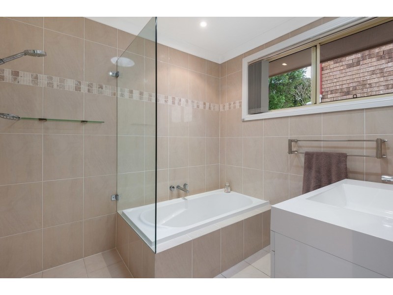 9 Redgrove Street, Green Point NSW 2251