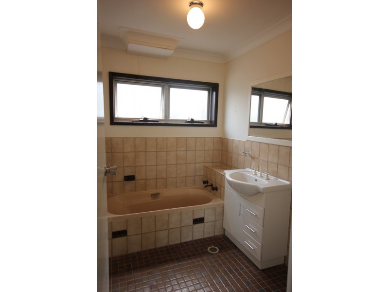 2/46 North Burge, Woy Woy NSW 2256