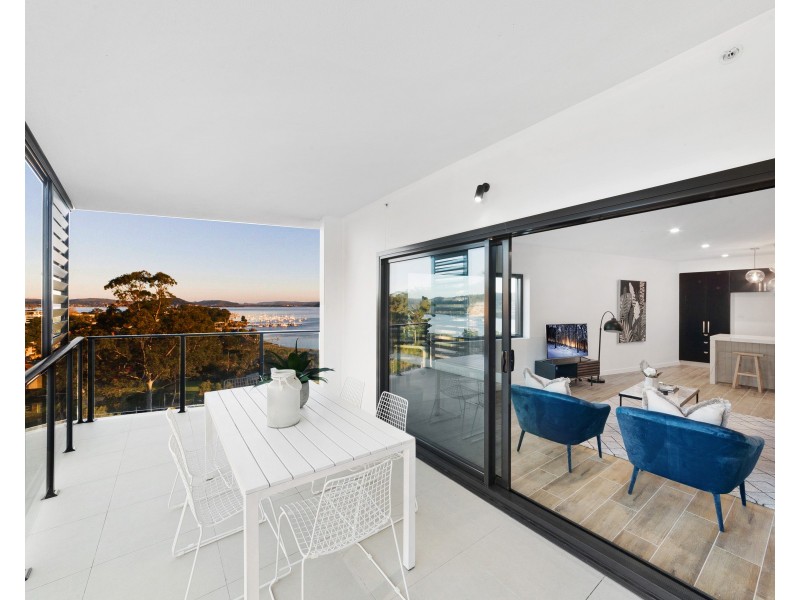 906/25 Mann Street, Gosford NSW 2250