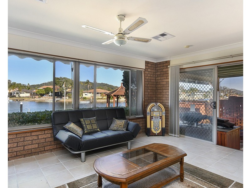 64 Helmsman Blvd, St Huberts Island NSW 2257