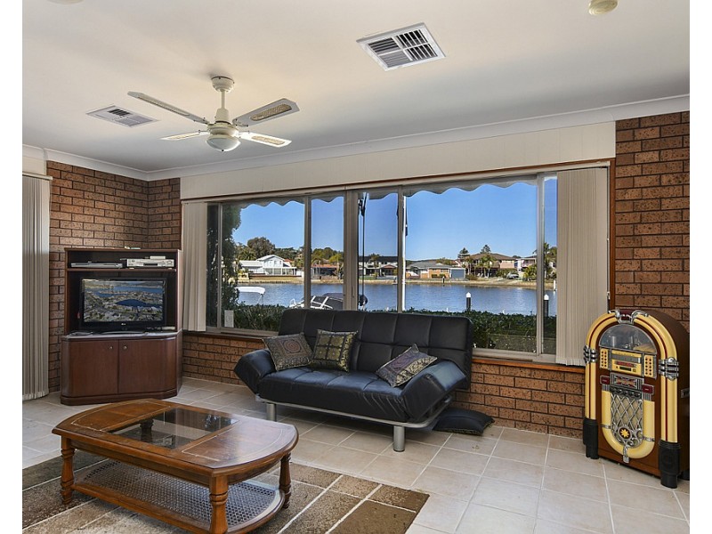 64 Helmsman Blvd, St Huberts Island NSW 2257