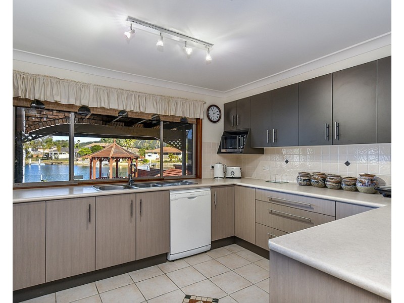 64 Helmsman Blvd, St Huberts Island NSW 2257