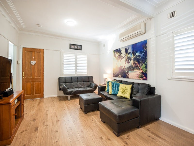 17 Rawson Road, Woy Woy NSW 2256