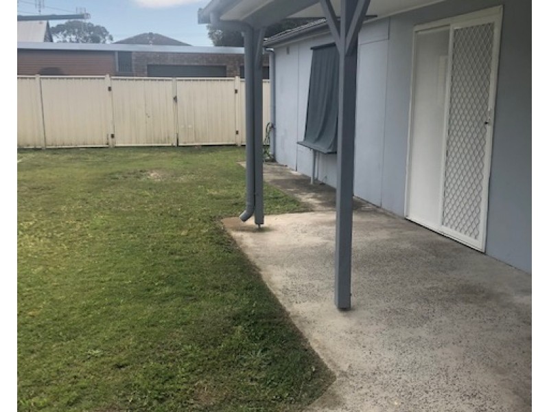 1/35 Dunalban Aveunue, Woy Woy NSW 2256