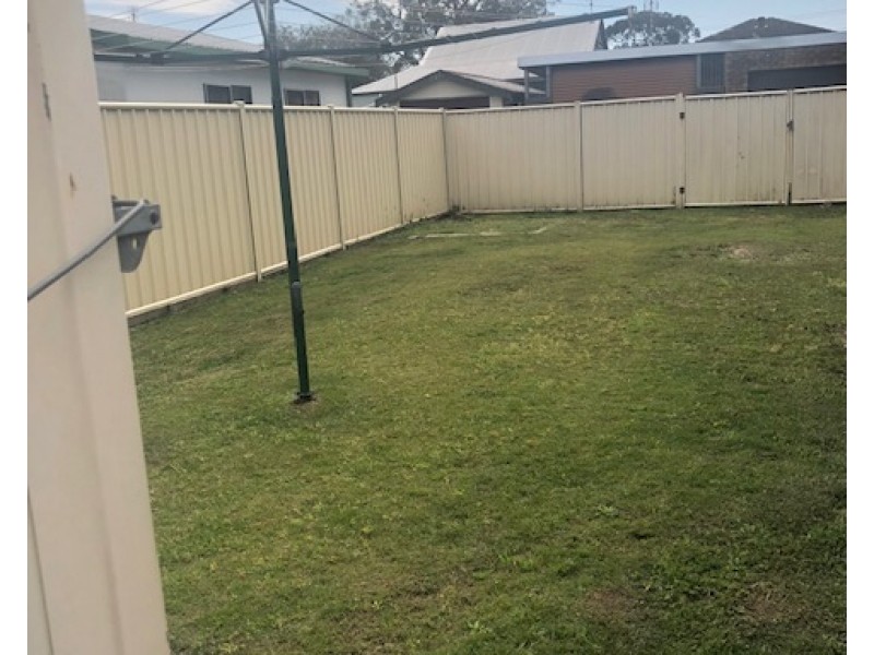 1/35 Dunalban Aveunue, Woy Woy NSW 2256