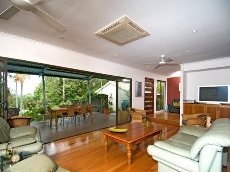 8 Moonare Crescent, Noosa Heads QLD 4567