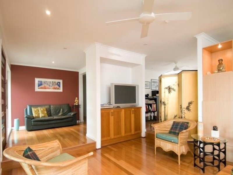 8 Moonare Crescent, Noosa Heads QLD 4567