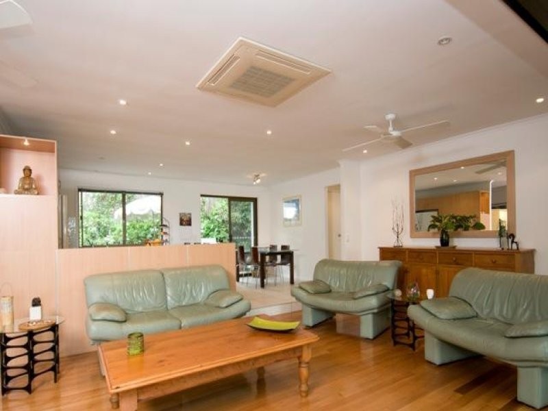 8 Moonare Crescent, Noosa Heads QLD 4567