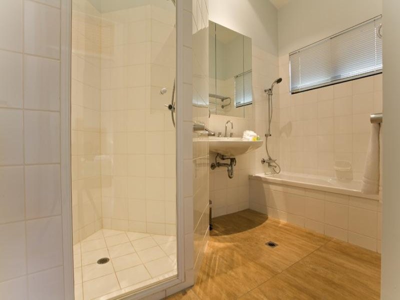 18 Noosa Parade, Noosa Heads QLD 4567