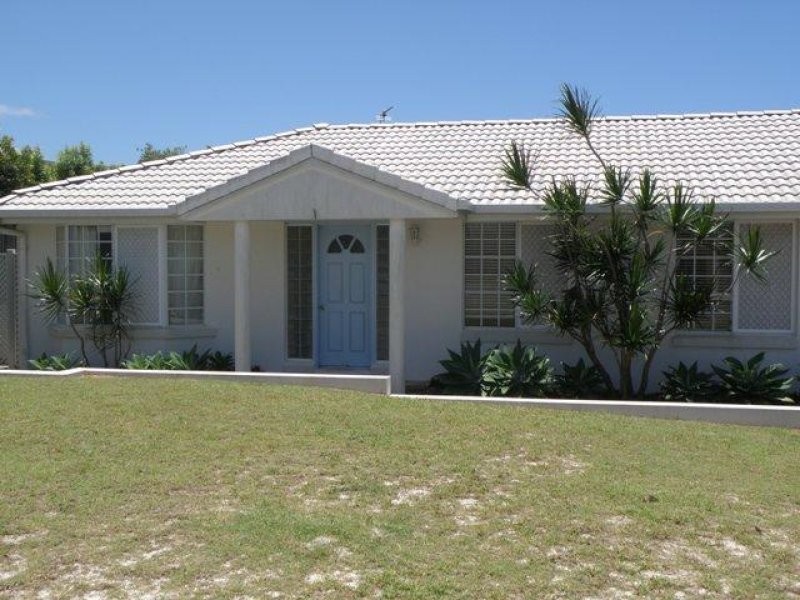 18 Southern Cross Parade, Sunrise Beach QLD 4567