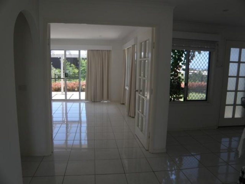 18 Southern Cross Parade, Sunrise Beach QLD 4567