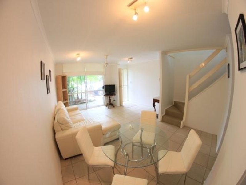 2/5 Douglas Street, Sunshine Beach QLD 4567