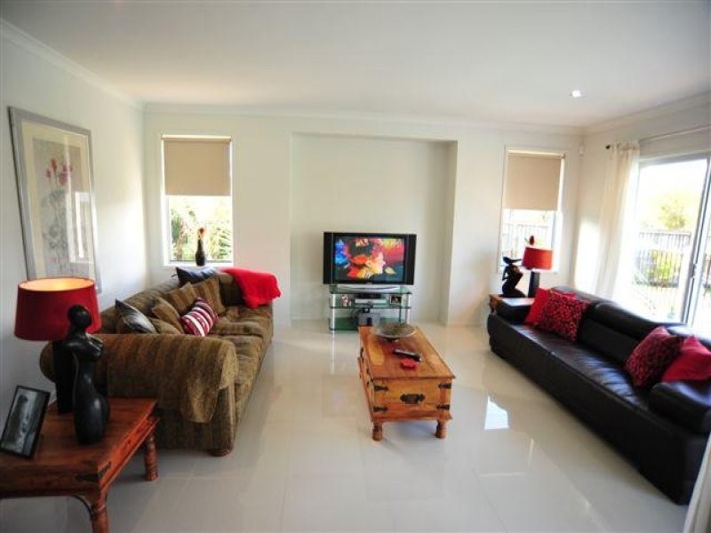 8 Attenuatta Place, Noosaville QLD 4566