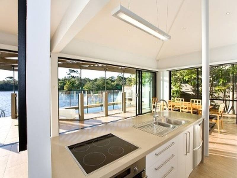 18 Noosa Parade, Noosa Heads QLD 4567