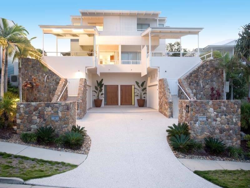 2/41 Sobroan St, Sunrise Beach QLD 4567