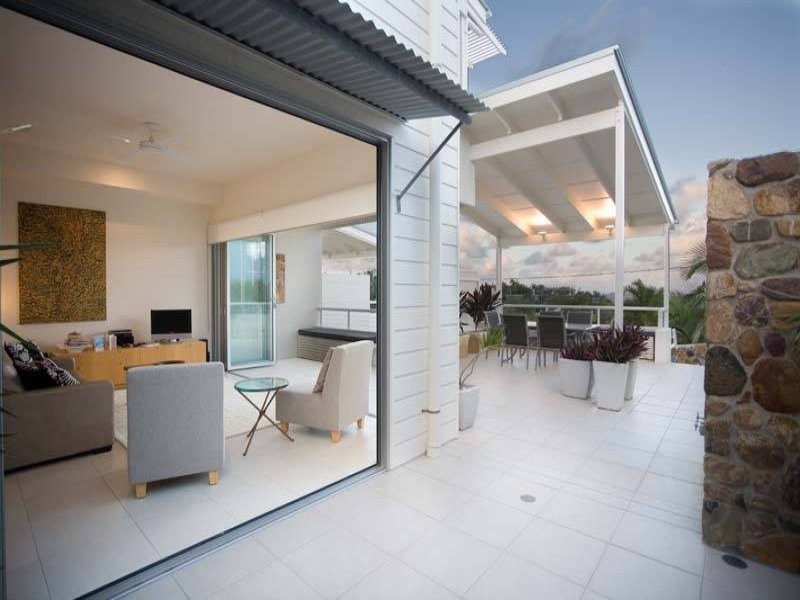 2/41 Sobroan St, Sunrise Beach QLD 4567