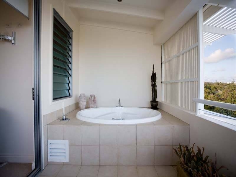 2/41 Sobroan St, Sunrise Beach QLD 4567