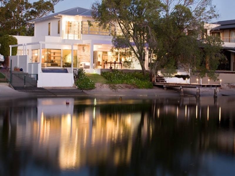 13 Wyuna Drive, Noosa Heads QLD 4567