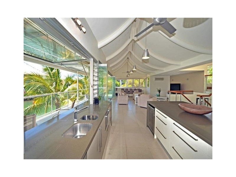 4 Noosa Parade, Noosa Heads QLD 4567