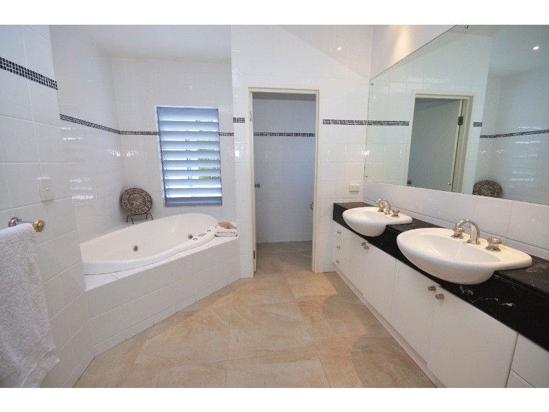 19 Waterside Court, Noosa Waters QLD 4566