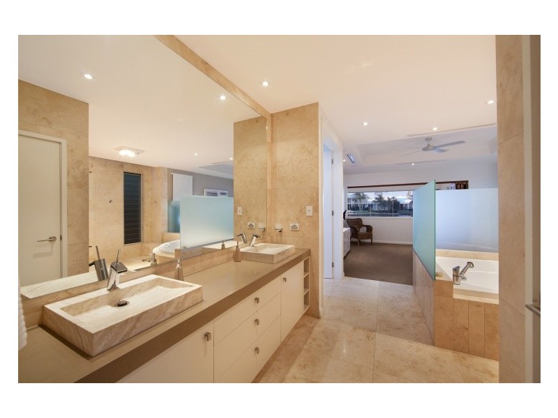 14 Topsails Court, Noosa Waters QLD 4566