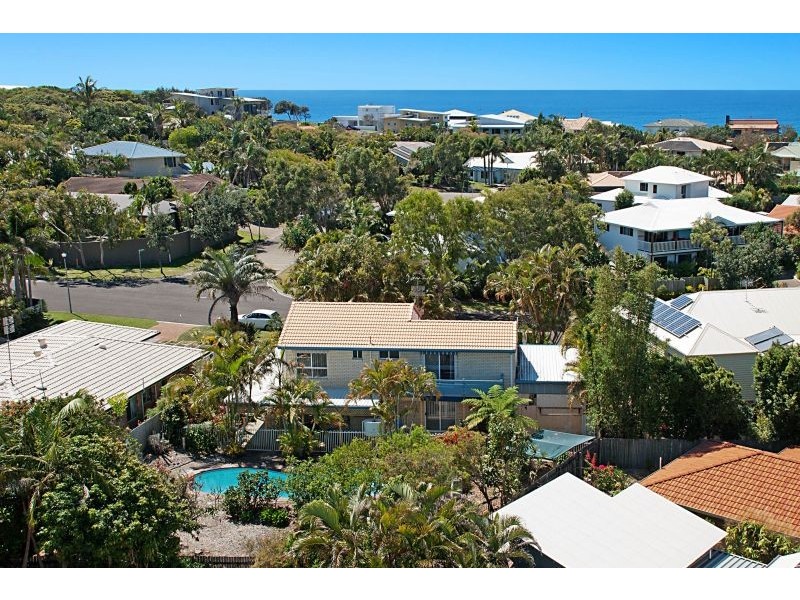 21 Wavecrest Drive, Castaways Beach QLD 4567