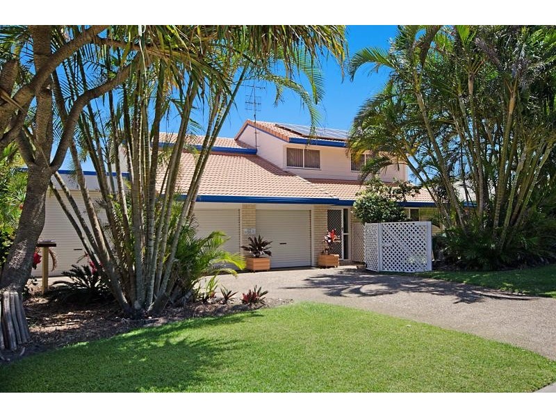 21 Wavecrest Drive, Castaways Beach QLD 4567