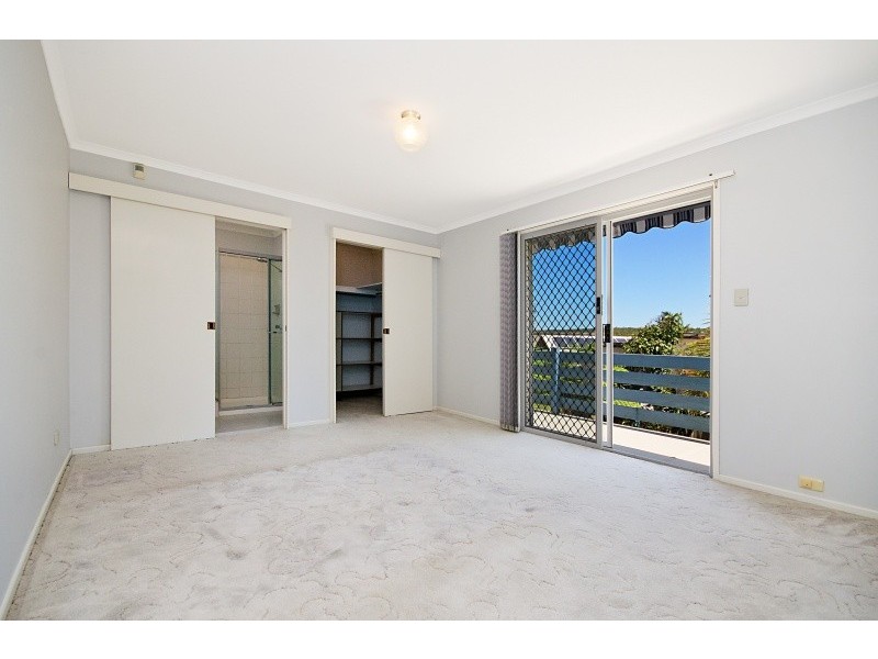 21 Wavecrest Drive, Castaways Beach QLD 4567