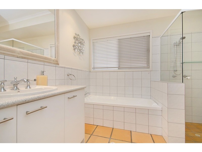 6 Wesley Court 3 bedroom, Noosa Heads QLD 4567