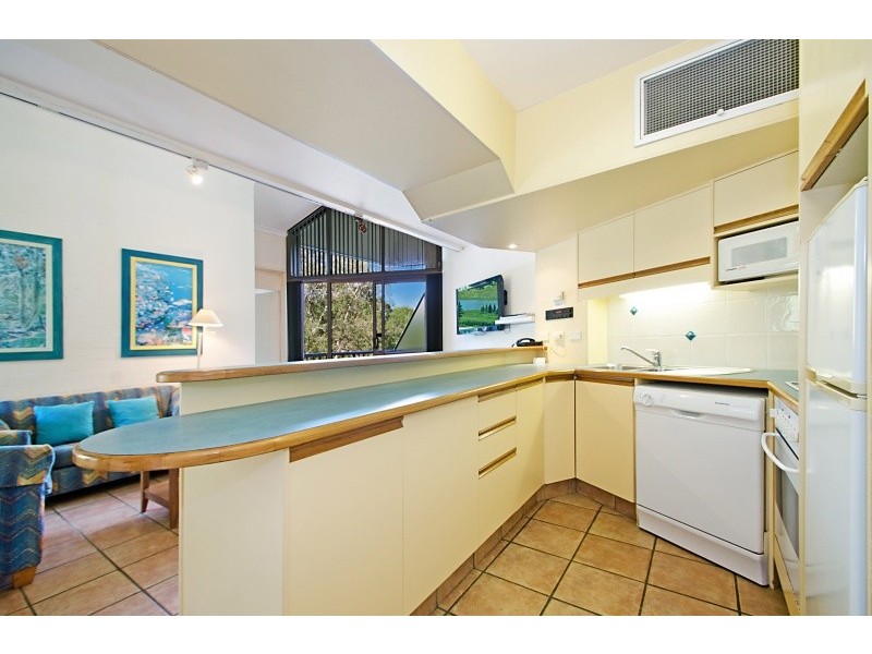 Unit 70 “Ocean Breeze Resort” Hastings Street, Noosa Heads QLD 4567