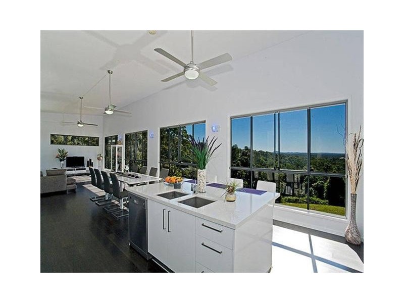 18 Clearview Dr, Tinbeerwah QLD 4563