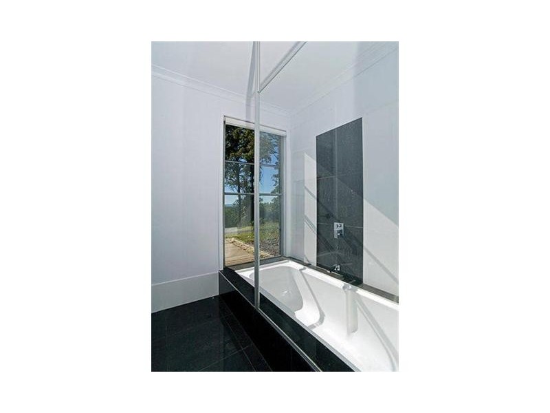 18 Clearview Dr, Tinbeerwah QLD 4563
