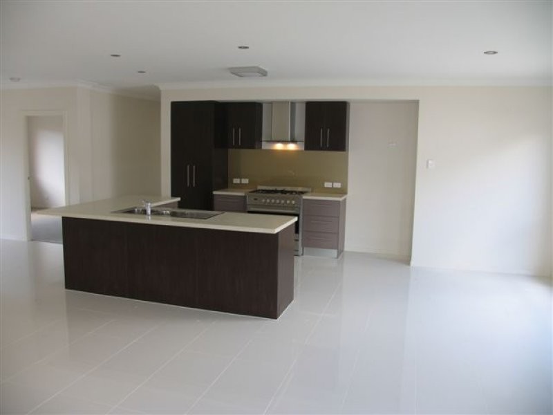 12 Maidstone Crescent, Peregian Springs QLD 4573