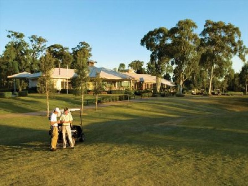 77 The Avenue, Peregian Springs QLD 4573
