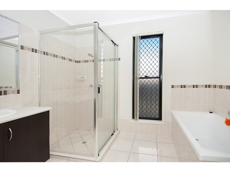 8 Sandhurst Crescent, Peregian Springs QLD 4573