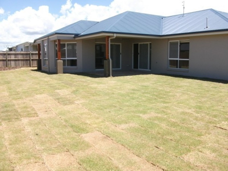 10 Goldenbell Place, Peregian Springs QLD 4573