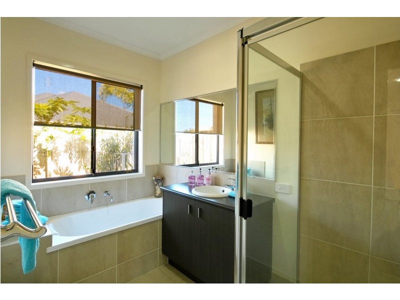 25 Riviera Crescent, Peregian Springs QLD 4573