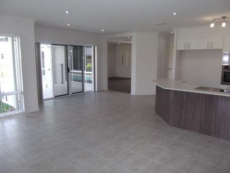 4 Oakbridge Way, Peregian Springs QLD 4573