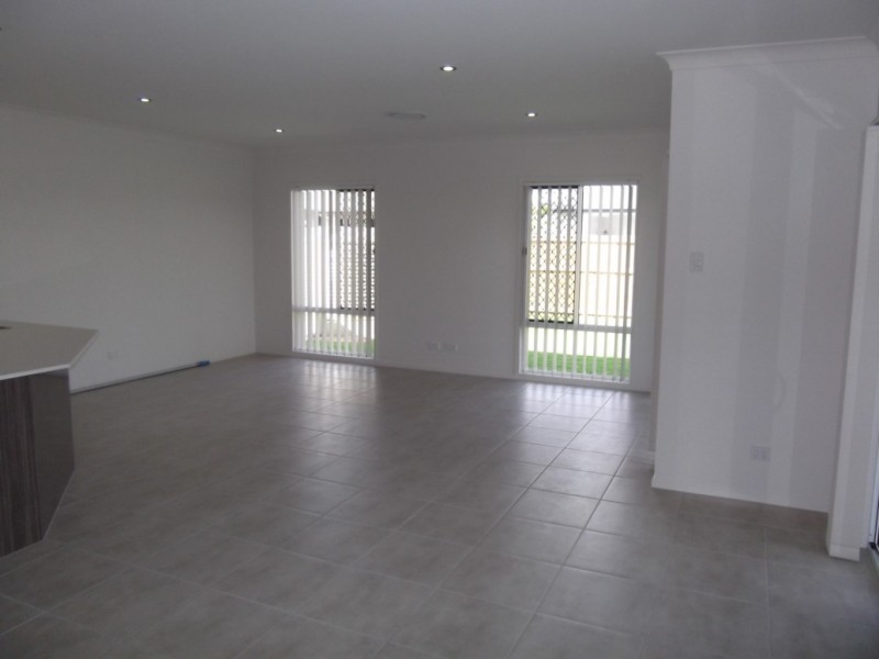 4 Oakbridge Way, Peregian Springs QLD 4573